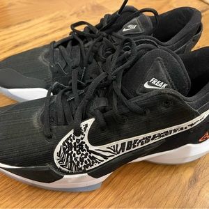 Nike size 8.5 lyric $65 Giannis freak 2’s